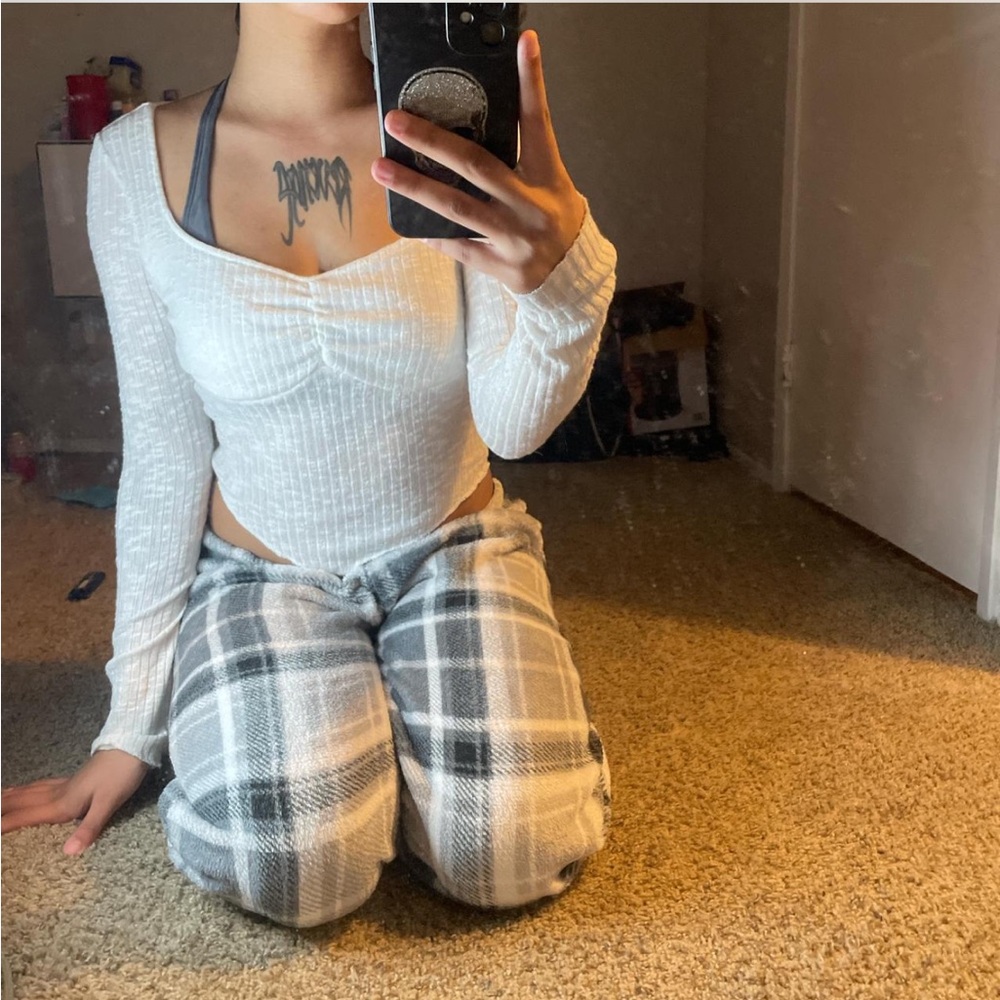 WHITE TOP FROM WILD FABLE